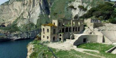 LA GROTTA DI SEIANO E IL PARCO ARCHEOLOGICO DI PAUSILYPON