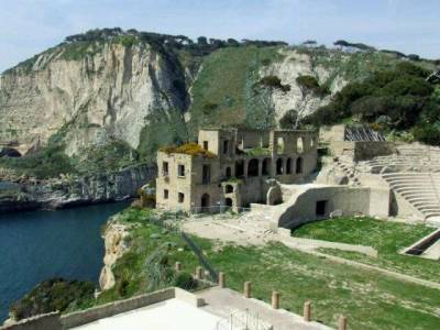 LA GROTTA DI SEIANO E IL PARCO ARCHEOLOGICO DI PAUSILYPON