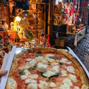 La via dei presepi e la pizza